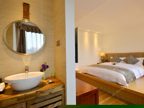 二楼侧海景榻榻米大床房