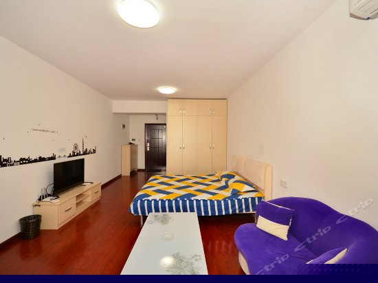 现代简约大床房