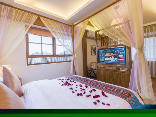 豪华温馨大床房