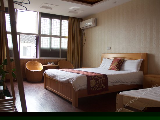 二楼舒适家庭房