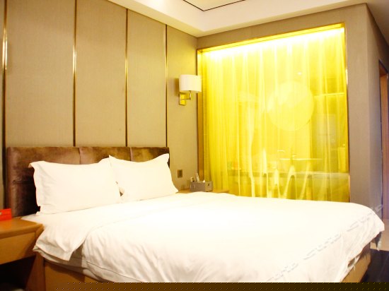 颐嘉酒店大床房