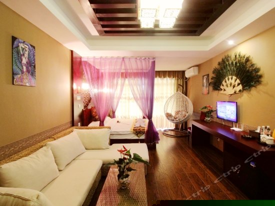 浪漫蜜月大床房