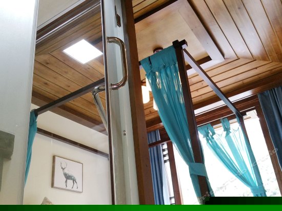 浪漫河景大床房