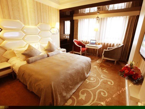 行政大床房(带电脑)