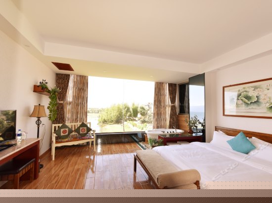 海天韵全景窗亲海大床房