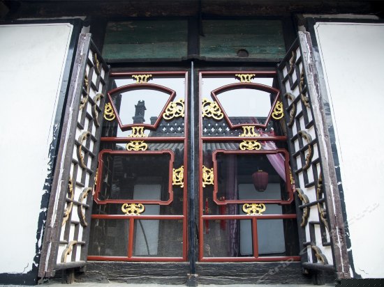 朱楼碧瓦豪华土炕房