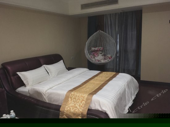 浪漫主题大床房