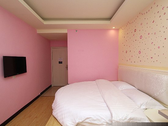 温馨榻榻米圆床房