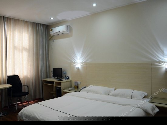 豪华电脑大床间