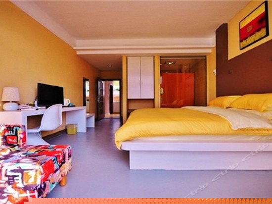 湖畔全景大床房