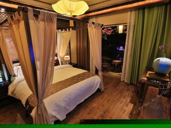 檀馨依涟阳台观景房