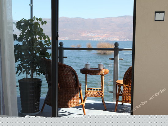 三楼榻榻米海景大床房