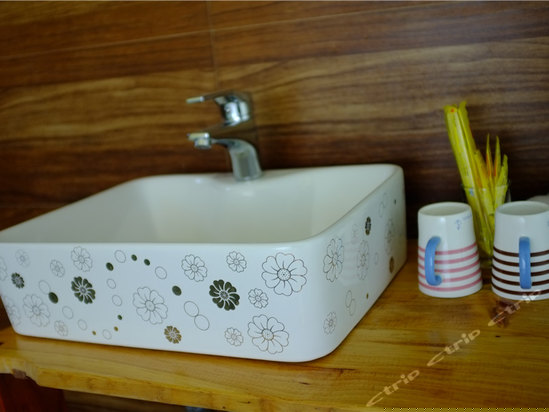 悠然云飘大床房