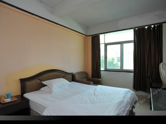 豪华单人大床房