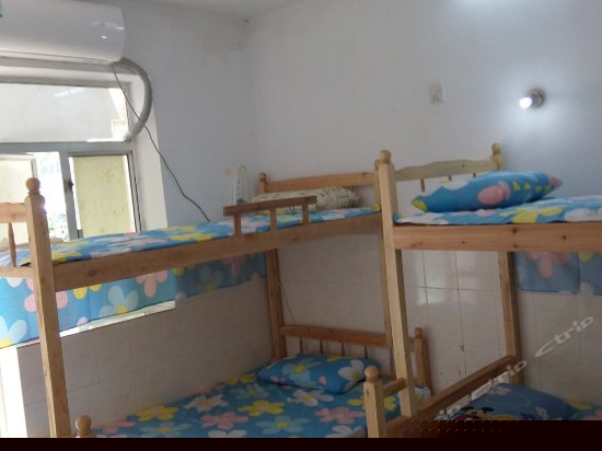 男生空调六人床位间