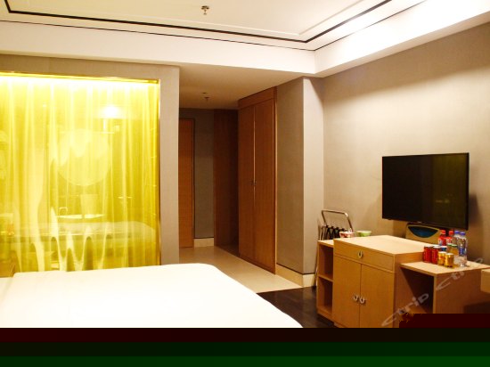 颐嘉酒店大床房