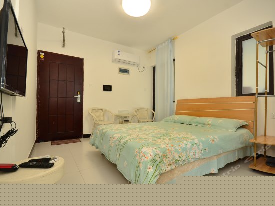 现代简约大床房