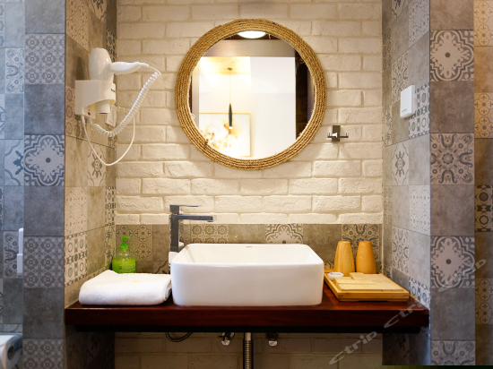 静兑（水墨香荷房）