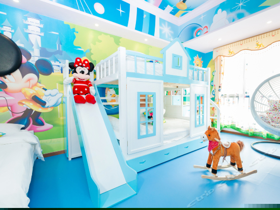 米奇滑梯三床房