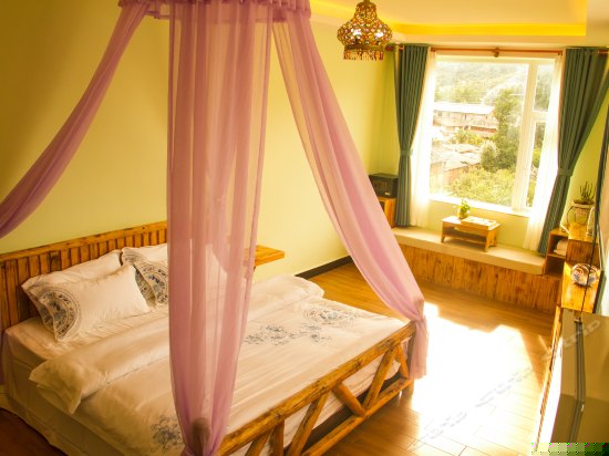 阳光蜜月豪华大床房