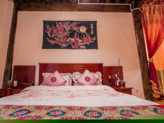 一楼阳光飘窗大床房