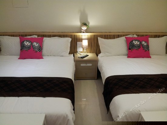 现代风双大床双人房