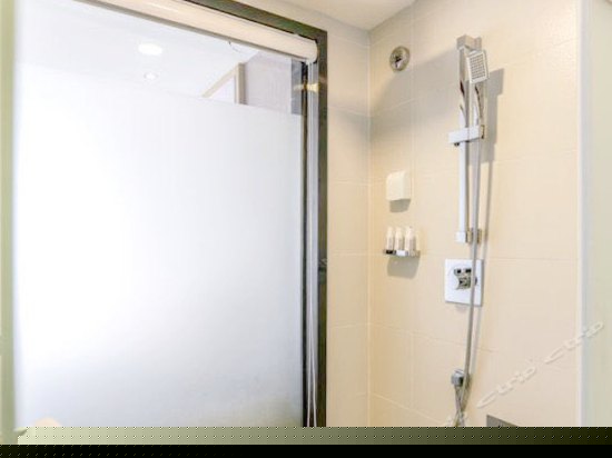 标准大床房（无窗）