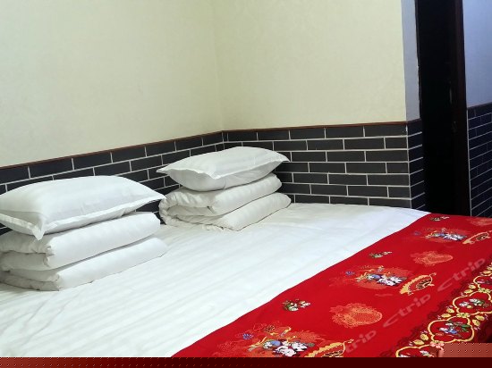 民俗风情三人房