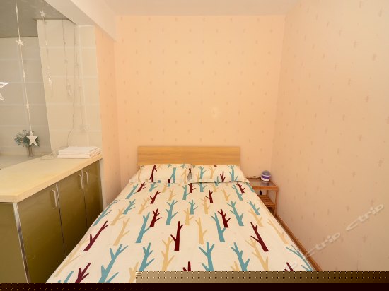 现代简约大床房