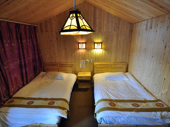 二楼湖景双床房