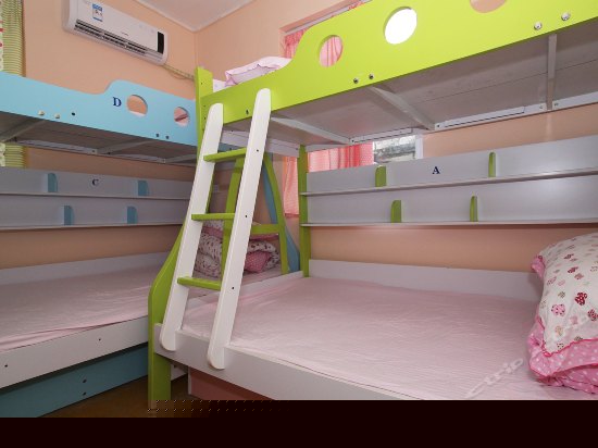 四人卡通床位房