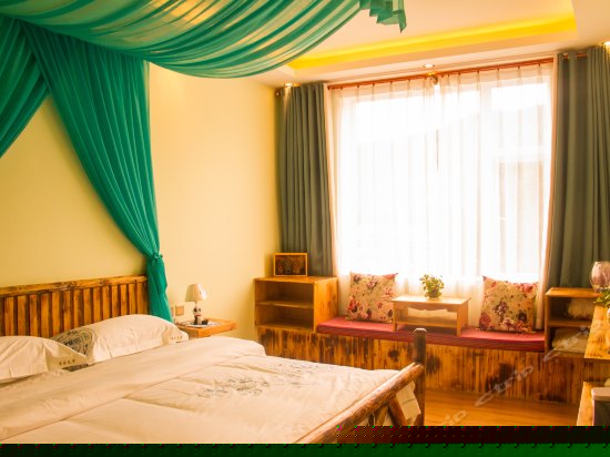 阳光蜜月大床房