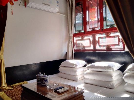 豪华龙凤土炕三人间