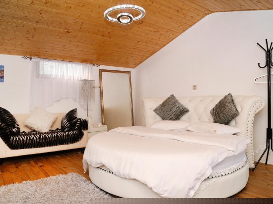 天台圆床房（302）