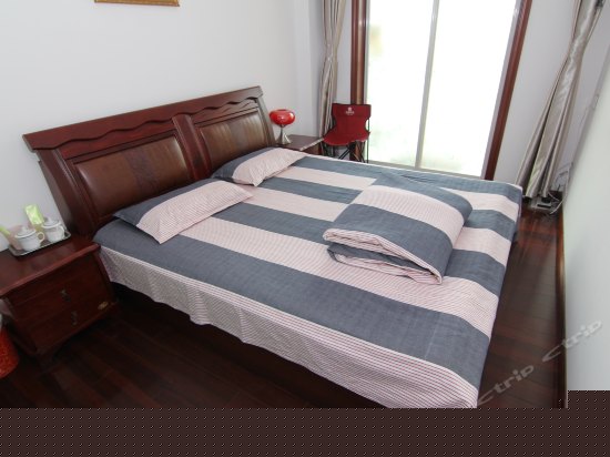 豪华实木大床房