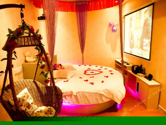 影院圆床豪华情侣房