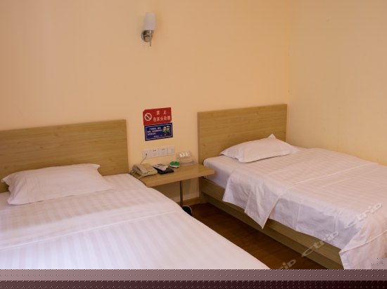 标准双人大床房