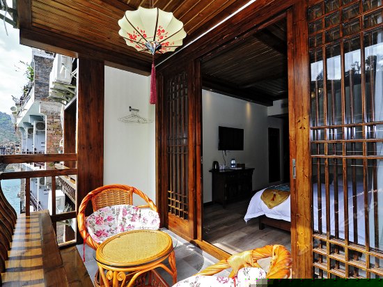 精品河景阳台标间