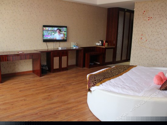 浪漫主题圆床房