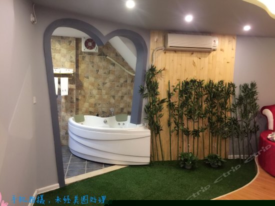 电动床之世外桃源冲浪浴缸房(无窗)