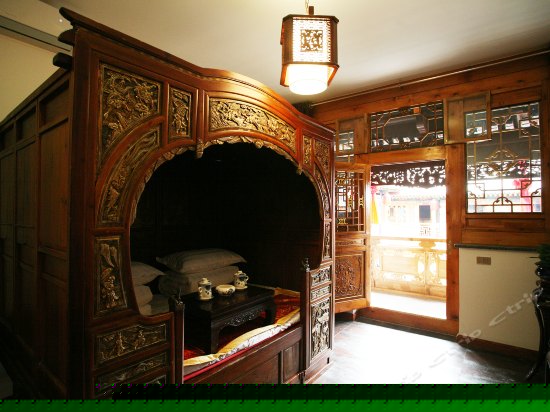 豪华龙凤架子床房