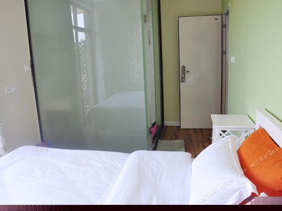 豪华阳台山景大床房