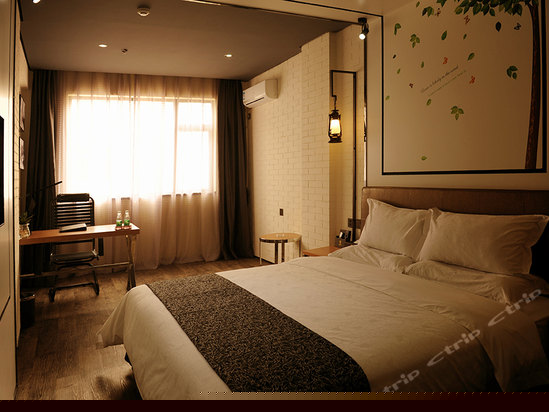 都市风情大床房