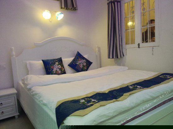 秋枫飞云（欧式大床房)