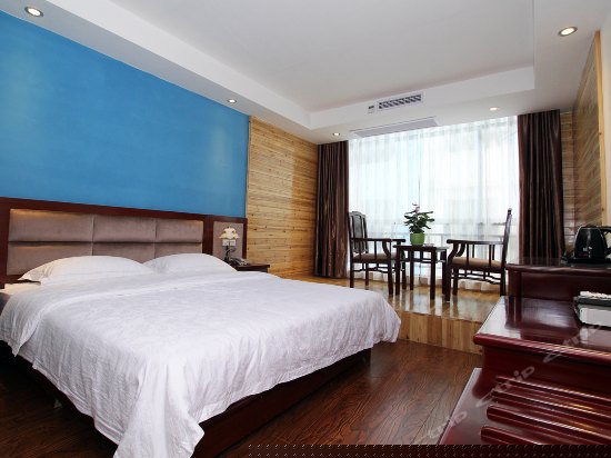 豪华阳台大床房