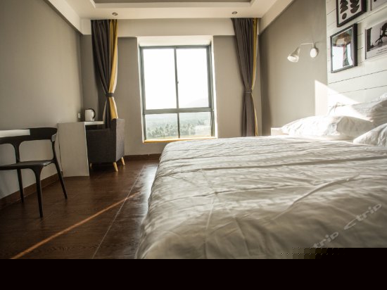 木落天空大床房