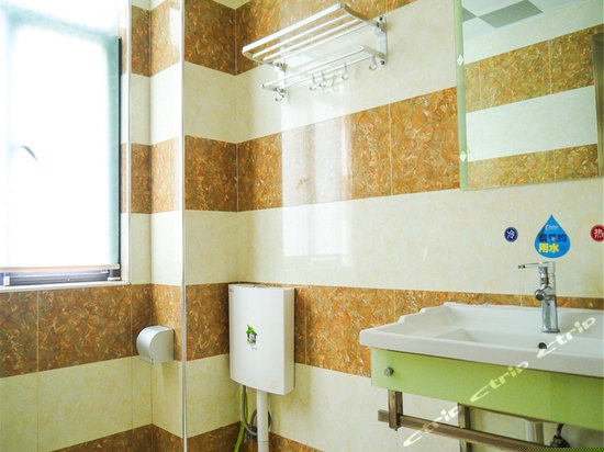 飘窗电脑双人房