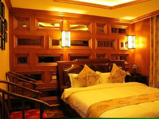 豪华风情大床房