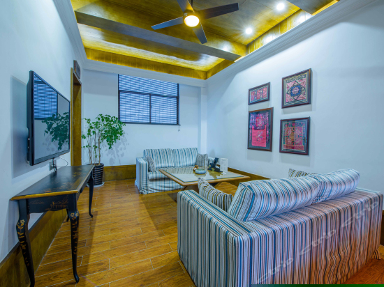 庭院海景家庭套房