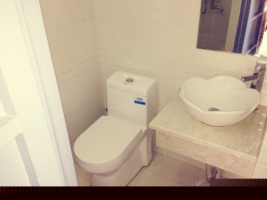 临河阁楼阳台房208